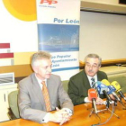 Julio Cayón y Rafael Pérez-Cubero pidieron la dimisión del alcalde