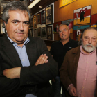Manuel C. Cachafeiro, Javier Gómez y Juan Carlos Uriarte, en la apertura de la exposición. RAMIRO