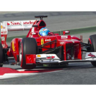 Alonso al volante de su Ferrari en un entrenamiento.