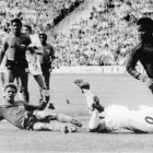 Acción defensiva de Ernst Jean-Joseph (en el suelo) durante el Haití-Italia del Mundial 74.
