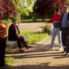 Vecinos de Cubillas charlaban ayer sobre los peculiares resultados electorales de este municipio