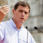 El presidente de Ciudadanos, Albert Rivera, durante un mitin preelectoral en Vitoria.