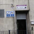 Entrada al albergue municipal de León que, desde ayer, echa el cierre para los peregrinos que visitaban la capital.