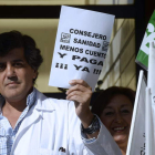 Los empleados sanitarios se concentraron en las puertas de hospitales y centros de salud