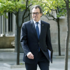 Mas, a su llegada a la reunión semanal de su Gobierno.