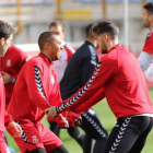 La Cultural prepara el partido frente al Granada, en el que Gianni Zuiverloon será el sustituto del sancionado David García. MARCIANO PÉREZ