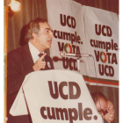 Manuel Ángel Fernández Arias durante un mitin de UCD. DL