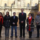 Foto de familia de los siete primeros de la lista autonómica del PSOE con Francisco Fernández.