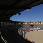 Interior del coso maragato, que abrirá sus puertas hoy y mañana.