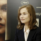 La actriz francesa Isabelle Huppert, posando en la presentación de 'Elle', en el festival de cine de San Sebastián.