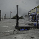 El fuerte oleaje originado por el Irma ha golpeado los muelles de Whale harbour en los Cayos de Florida provocando importantes daños