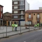 Los operarios trabajan en la reforma de la plaza Conde Luna