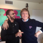 Ringo Starr y McCartney, en la foto que el primero ha colgado en su cuenta de Twitter.