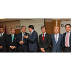El representante de la Cámara de Comercio de León, Alejando Arola, Francisco Javier Cabrera, Pablo Junceda, el presidente del Cámara de Comercio de Astorga, Juan Carlos Fernández, Pablo R. Lago, David Montanyá, Fernando Herrero, Francisco Javier Gutiérrez