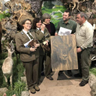 Momento de la recepción ayer de las autoridades polacas en el Museo de la Fauna Salvaje de Valdehuesa. MFSV