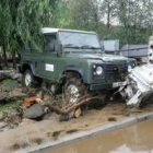 En Truchas, varios vehículos fueron arrastrados por las aguas