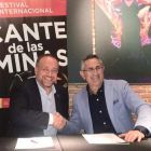 Gerardo Álvarez Courel y Pedro López Milán, en la firma. DL