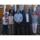 Foto de familia de los representantes de Arganza y del Consejo. DL