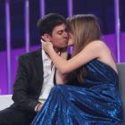 Alfred besa a Amaia, segundos después de la declaración de amor de él.