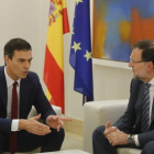 Pedro Sánchez y Mariano Rajoy, durante la reunión que han mantenido este miércoles en la Moncloa.