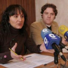 Susana Téllez y Carlos García Ruiz durante la presentación de los talleres, ayer en el teatro Bergid