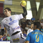 Pedrag Vejin jugó ayer su último partido en el Palacio con la camiseta del Abanca Ademar. Hizo seis goles en su despedida, antes de poner rumbo al Dunkerke francés.