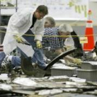 Los técnicos de la Nasa inspeccionan los restos del transbordador «Columbia»
