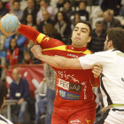 Costoya, lateral asturiano, pretendido por Ademar y Anaitasuna