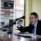 Carlos Romero, ex ministro de Agricultura, en un momento de su intervención en Benavides de Órbigo