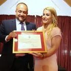 El presidente del Consejo Comarcal del Bierzo, Gerardo Álvarez Courel, durante la entrega en Camponaraya del título de Hija Predilecta de la comarca del Bierzo a Lydia Valentín.