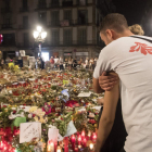 Muestras de condolencia por las víctimas del ataque. MARTA PEREZ