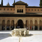 El patio de los leones ayer, después de haber sido reinaugurado y abierto al público.