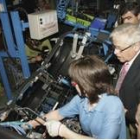 El ministro de Industria, Joan Clos, visitó ayer las instalaciones de la factoría Plastic Omnium
