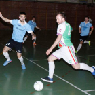 Javi Fernández materializó el último gol de los leoneses. CAMPOS