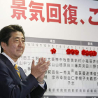 El primer ministro japonés, Shinzo Abe, celebró la victoria de su partido.