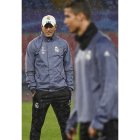 Zidane sigue de cerca a Cristiano en un entrenamiento. CIRO FUSCO