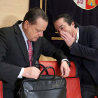 Amilivia junto al presidente de la Comisión, Vidal García.