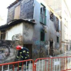 La casa incendiada está ubicada en la calle Oncemil Vírgenes de Ponferrada.