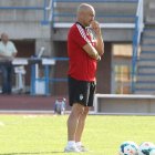 Claudio estudia la manera de ganar a un Recreativo que se está mostrando intratable.