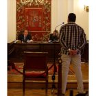 El celador ante el juez, el primer día del juicio con jurado en la Audiencia de León.