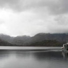 El catamarán 'Helios Cousteau' atraviesa ya el Lago de Sanabria en un paseo turístico único.