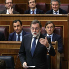 Mariano Rajoy responde en la sesión de control del Congreso, ayer.