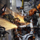 Trabajos robotizados de soldadura en la fábrica de Seat en Martorell.