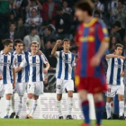 Los jugadores de la Real Sociedad celebran el gol de penalti de Xabi Prieto que suponía el 2-1.