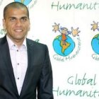 Dani Alves en la presentación de una campaña solidaria.