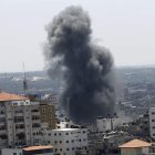 Impacto de un misil del Ejército israelí ayer sobre la ciudad de Gaza.