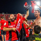 Los aficionados del Mallorca celebran el ascenso de su equipo. EFE