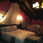 Habitación principal, corredor, dormitorios y patio de Las Casitas de Andrea en Oseja de Sajambre.
