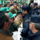 Agricultores de toda la comunidad se manifestaron ante las puertas de la Consejería de Agricultura