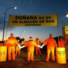 Acción de protesta de Greenpeace en Doñana por el almacén de Gas Natural.